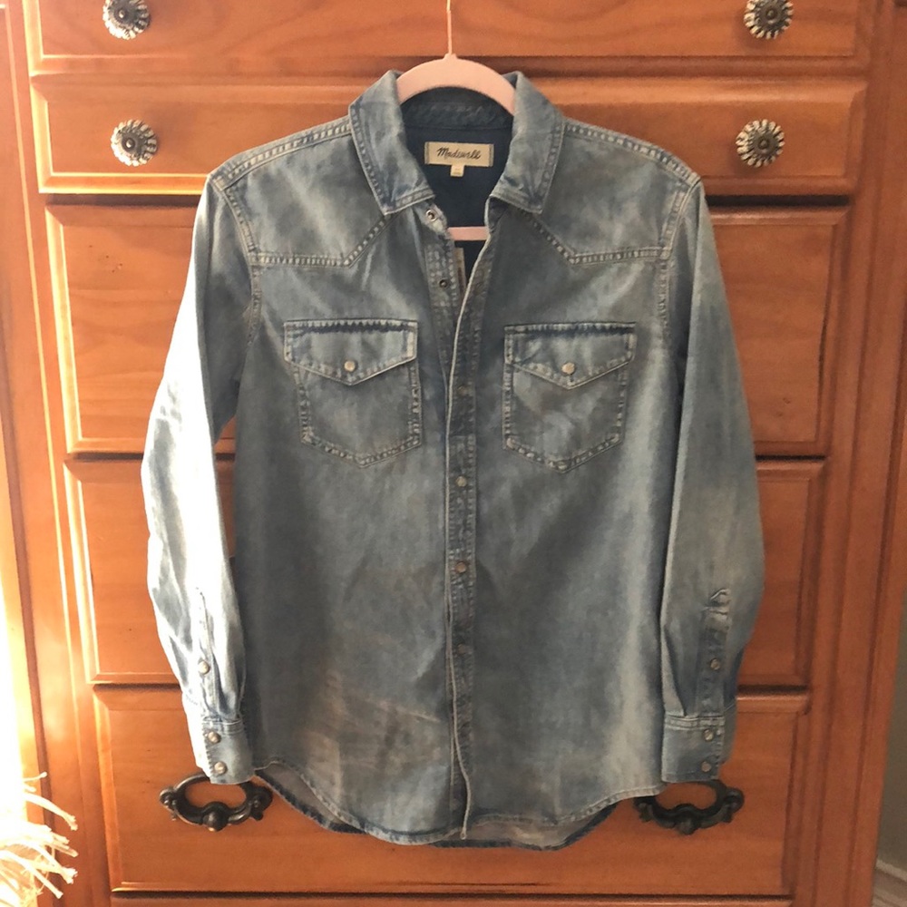 XS Madewell Jean Snap Shirt - Very Versatile!